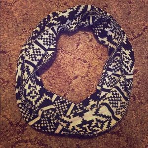 Black and white Scarf